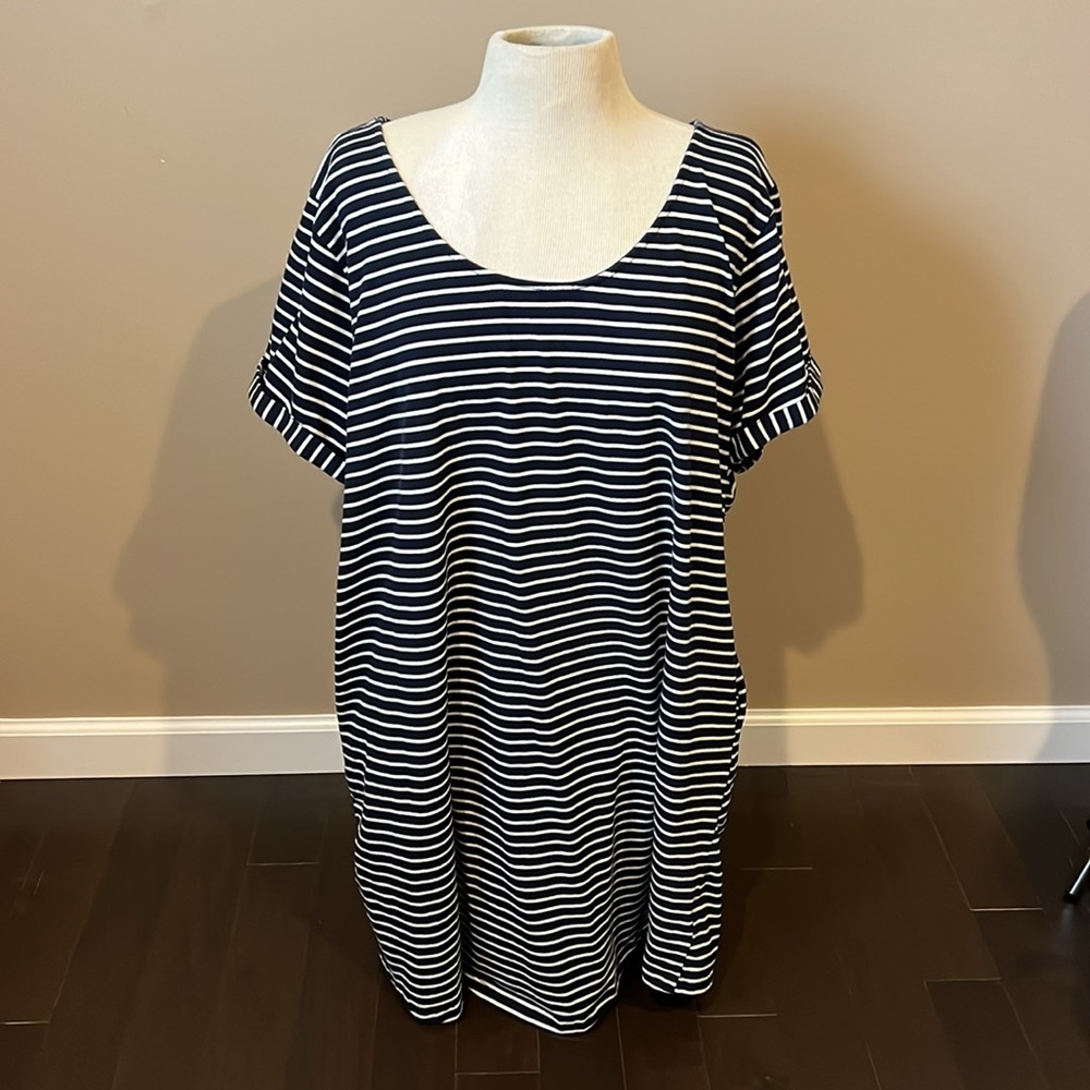 Chic Soul navy/white striped dress w/pockets & buttons down back PLUS sz 2X